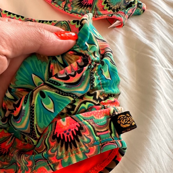 Beautiful swimming dress, never worn, absolutely gorgeous - Picture 3 of 7